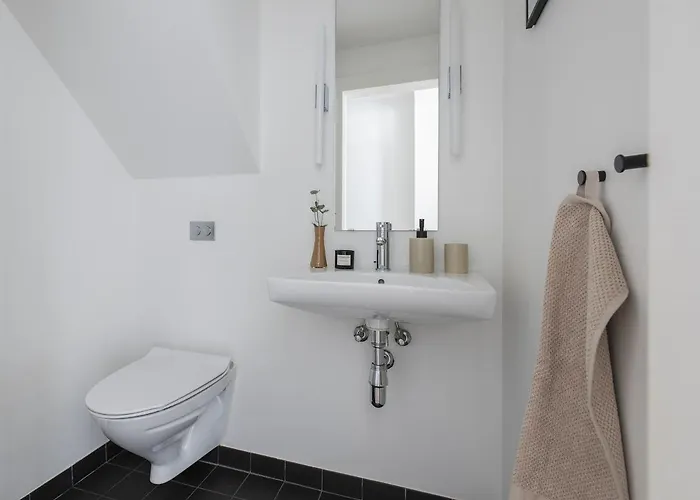 Main 1 - Cozy 2-bdr In Center Of *