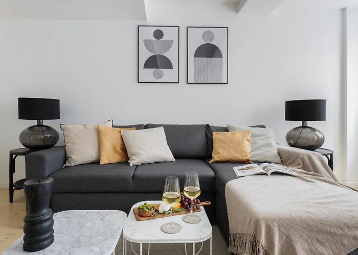 Main 1 - Cozy 2-bdr In Center Of