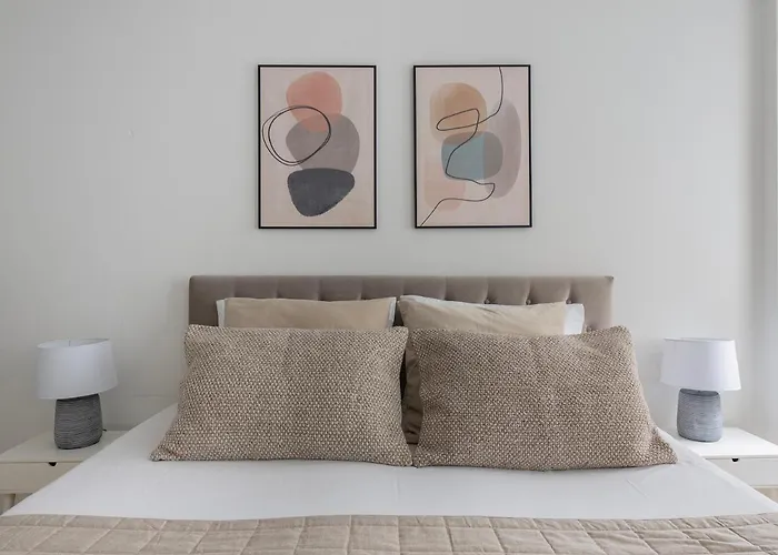 Main 1 - Cozy 2-bdr In Center Of